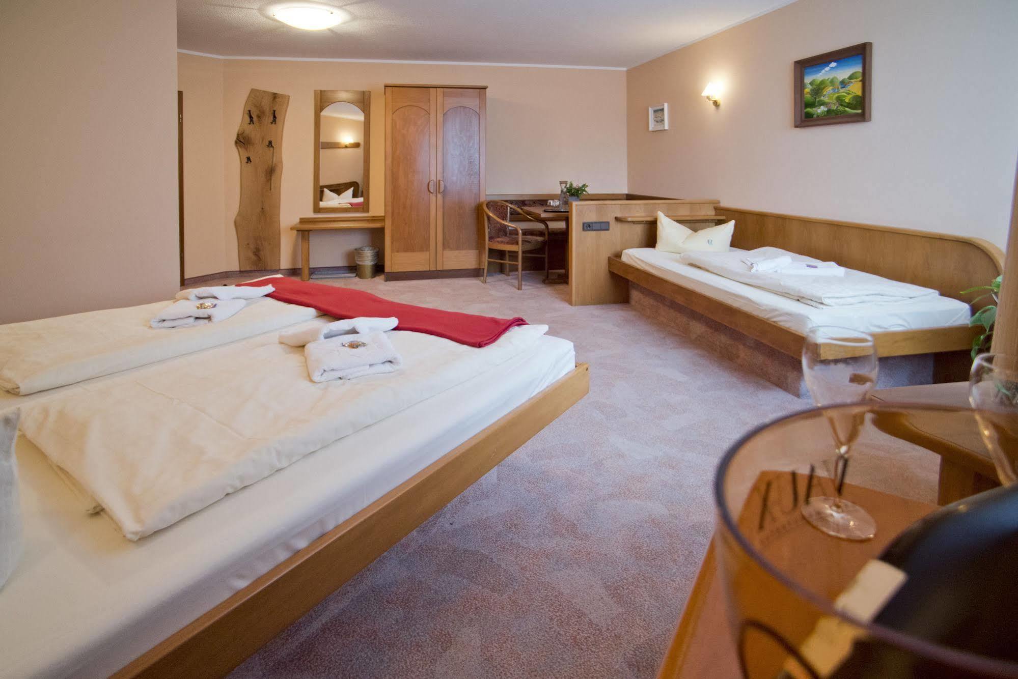 Rennsteighotel Herrnberger Hof นอยเฮาส์ อัม เรนน์เว็ก ภายนอก รูปภาพ
